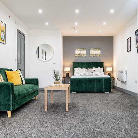 Rnm - Upgraded Business Stay For Travelling Contractors, All Amenities, Private Access Entire Place, Kitchen & Washroom, Smart Tv, Easy Access, Parking Nearby Cradley Heath Exterior photo